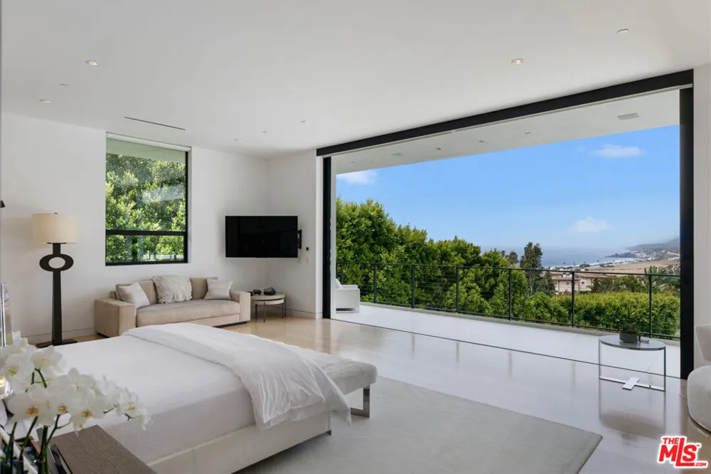 5963 Philip Avenue Malibu, CA 90265