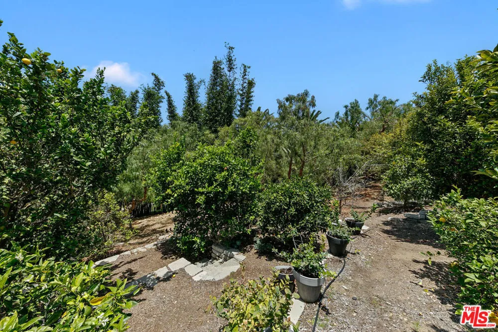 5963 Philip Avenue Malibu, CA 90265
