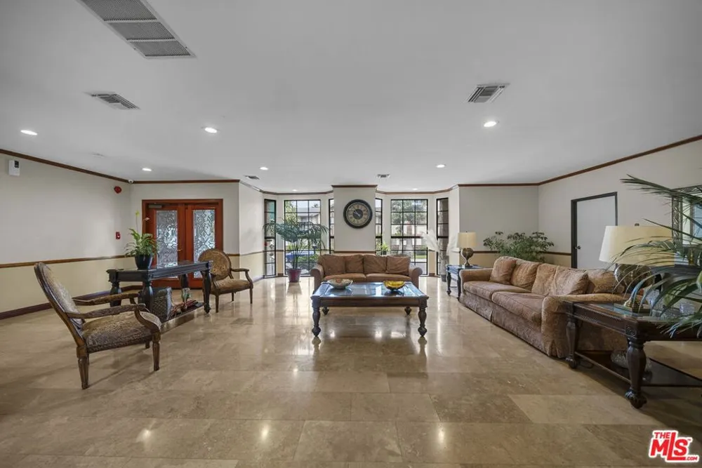 17914 Magnolia Boulevard #130 Encino, CA 91316