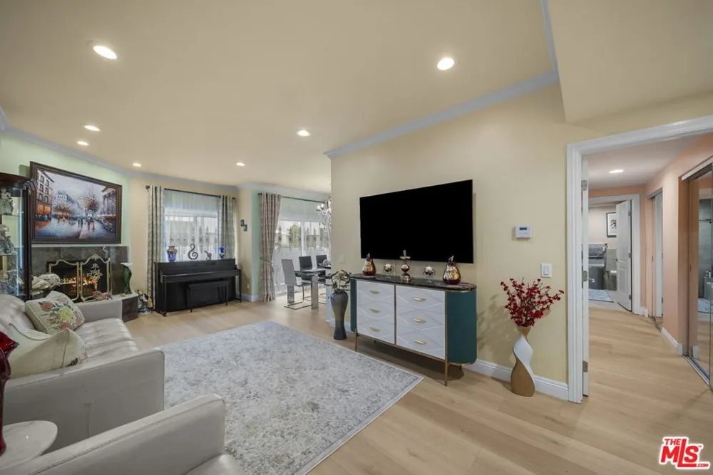 17914 Magnolia Boulevard #130 Encino, CA 91316