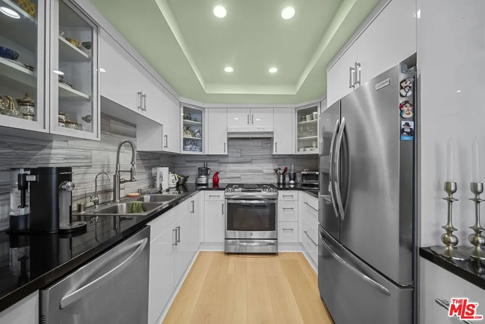 17914 Magnolia Boulevard #130 Encino, CA 91316