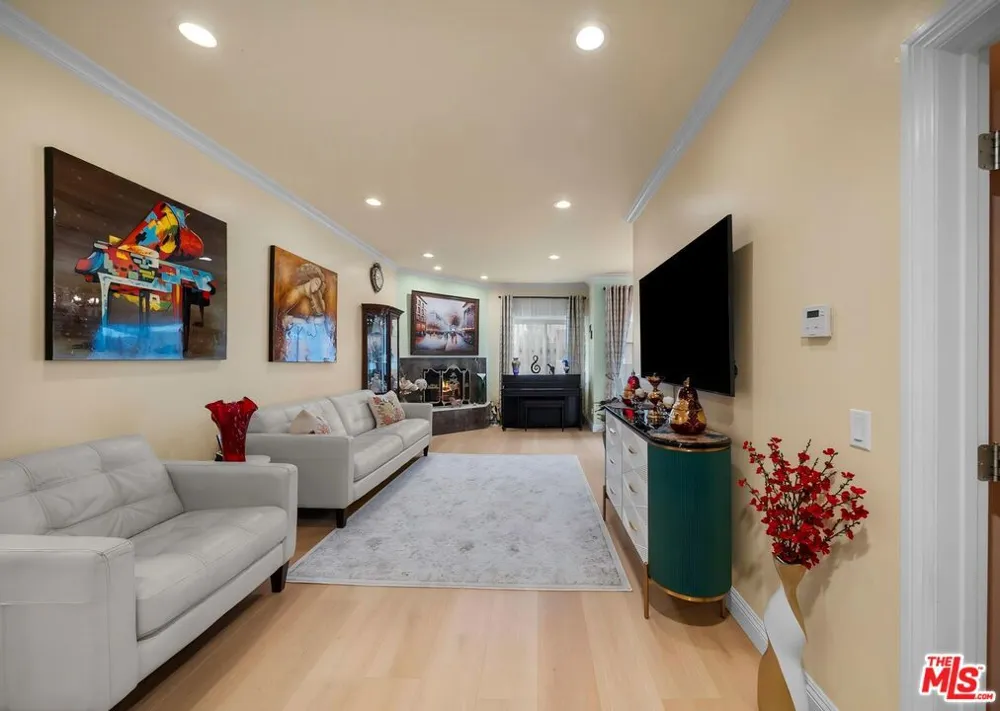 17914 Magnolia Boulevard #130 Encino, CA 91316
