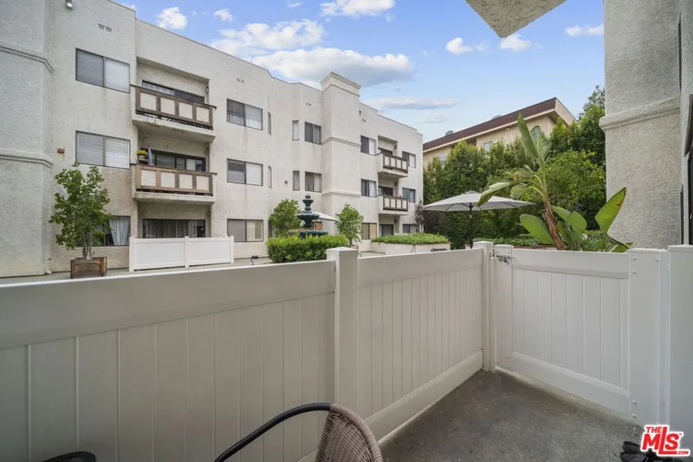 17914 Magnolia Boulevard #130 Encino, CA 91316