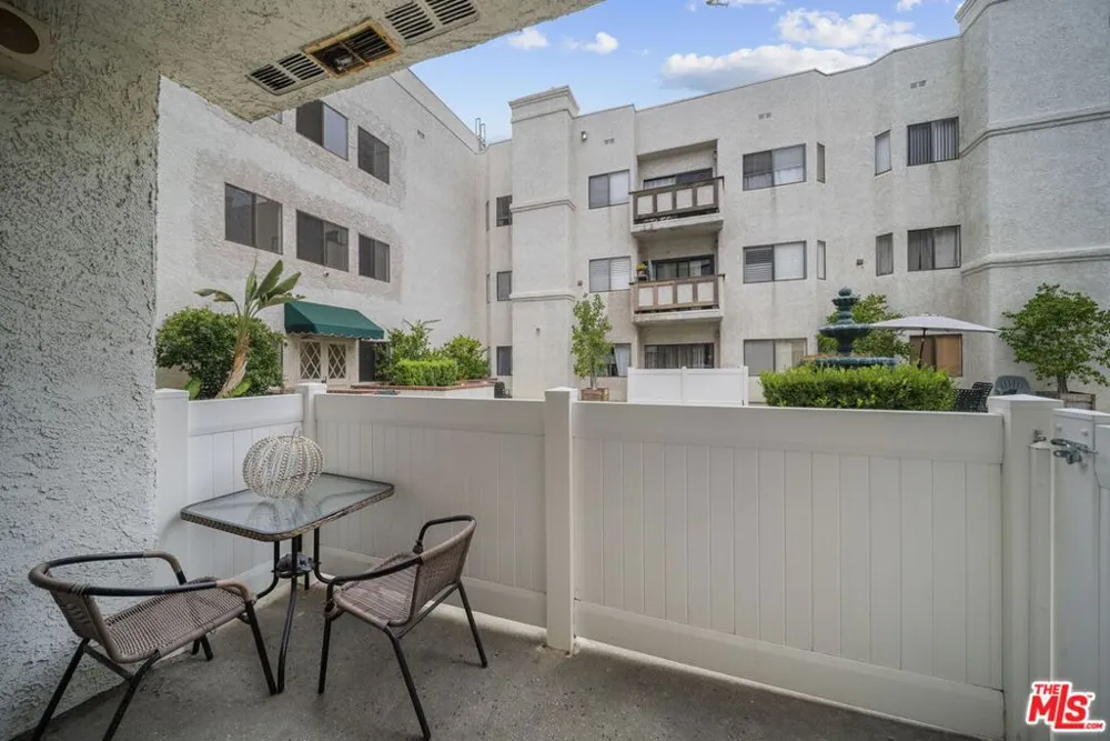17914 Magnolia Boulevard #130 Encino, CA 91316