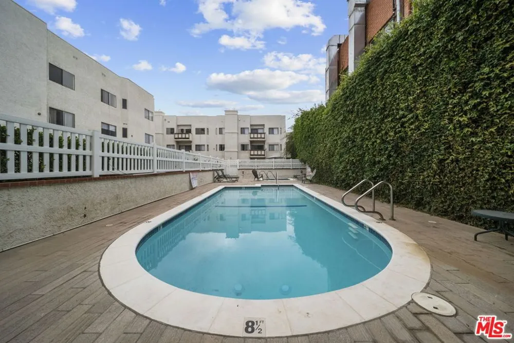17914 Magnolia Boulevard #130 Encino, CA 91316