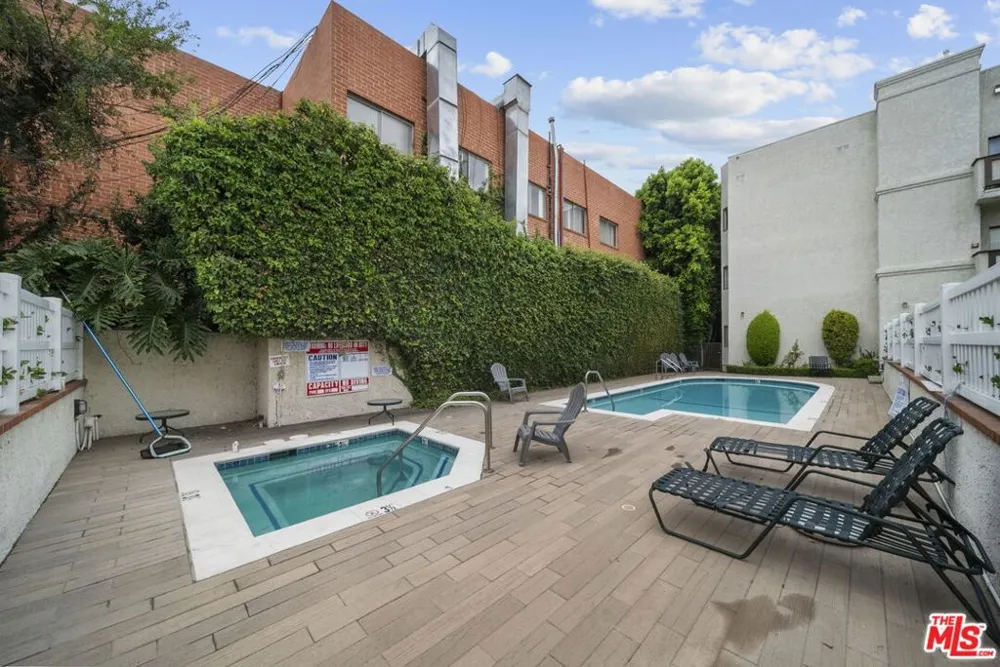 17914 Magnolia Boulevard #130 Encino, CA 91316