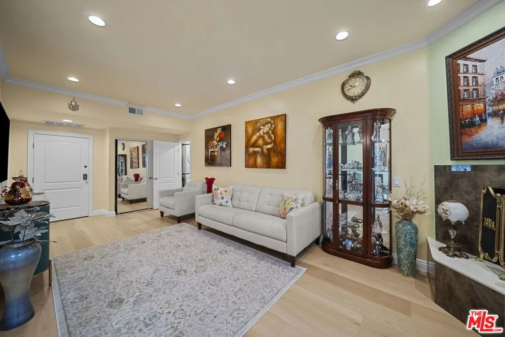 17914 Magnolia Boulevard #130 Encino, CA 91316