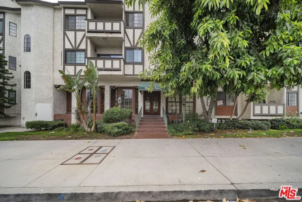 17914 Magnolia Boulevard #130 Encino, CA 91316