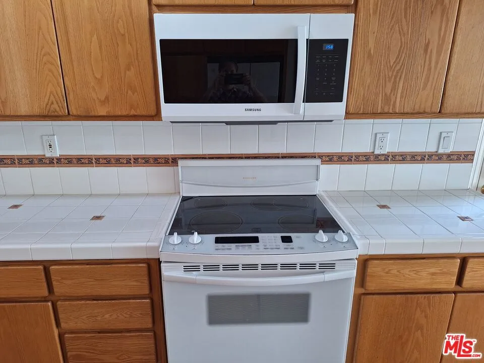 7539 Denrock Avenue Los Angeles, CA 90045