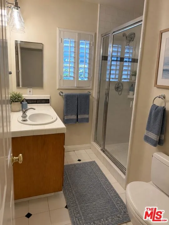 7539 Denrock Avenue Los Angeles, CA 90045