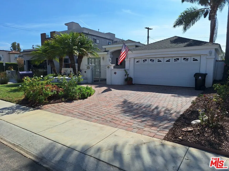 7539 Denrock Avenue Los Angeles, CA 90045
