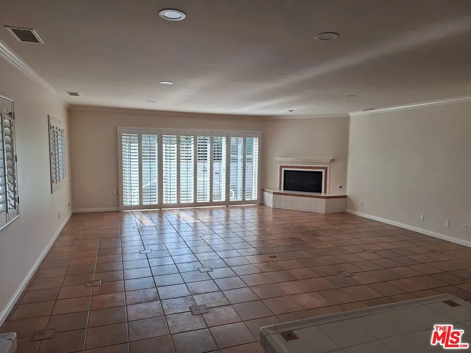 7539 Denrock Avenue Los Angeles, CA 90045