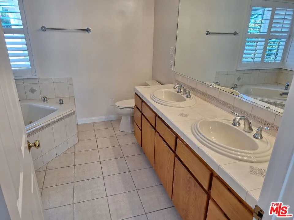 7539 Denrock Avenue Los Angeles, CA 90045
