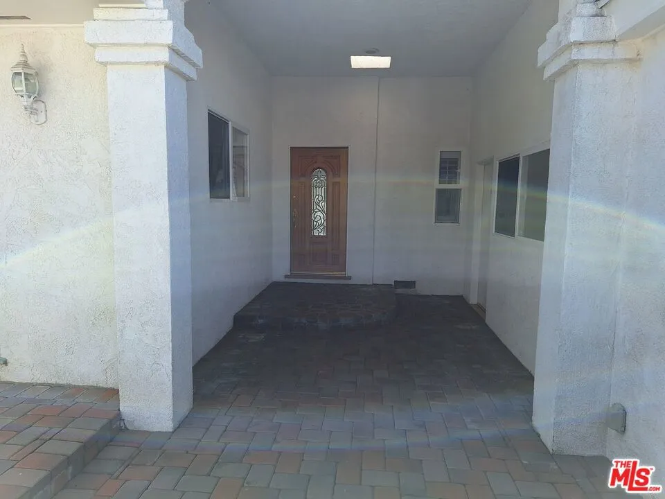 7539 Denrock Avenue Los Angeles, CA 90045