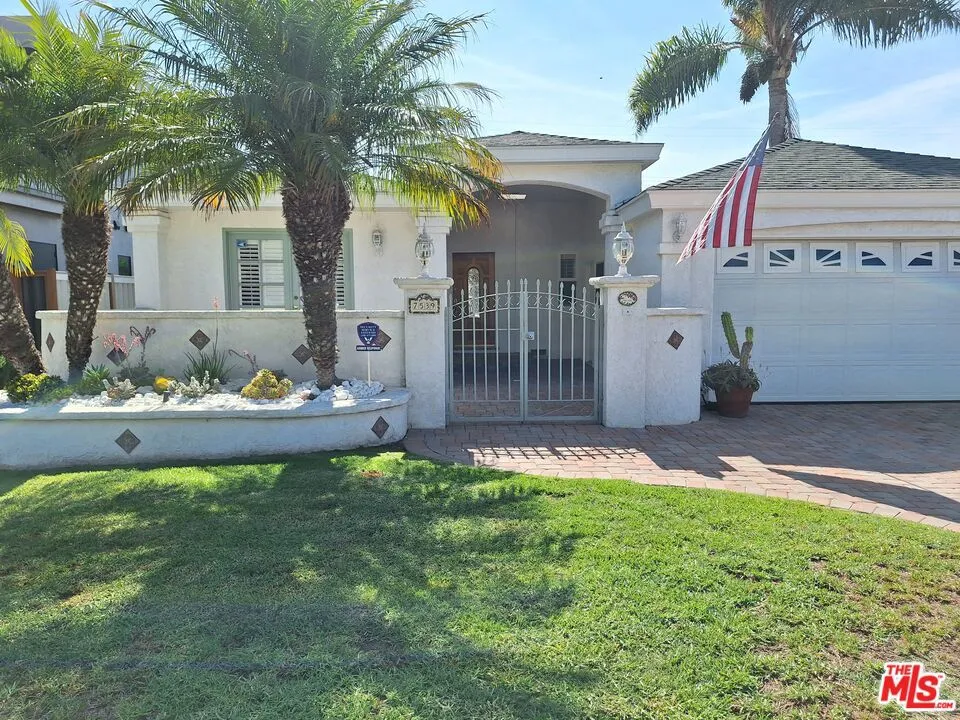 7539 Denrock Avenue Los Angeles, CA 90045