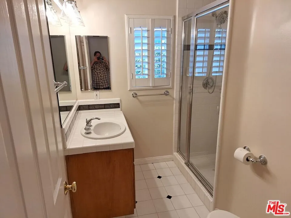 7539 Denrock Avenue Los Angeles, CA 90045