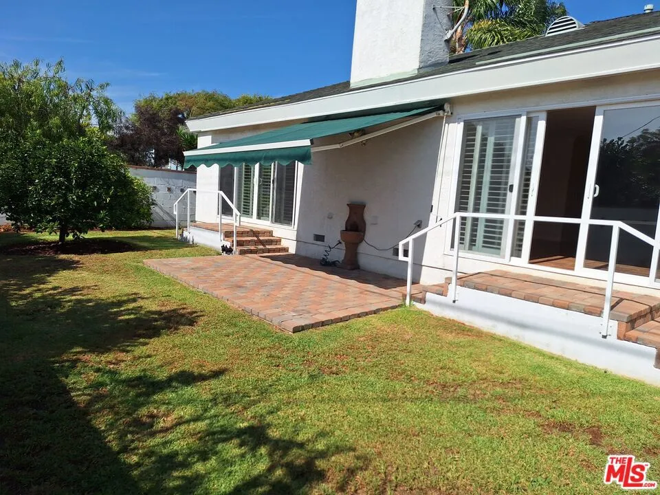 7539 Denrock Avenue Los Angeles, CA 90045