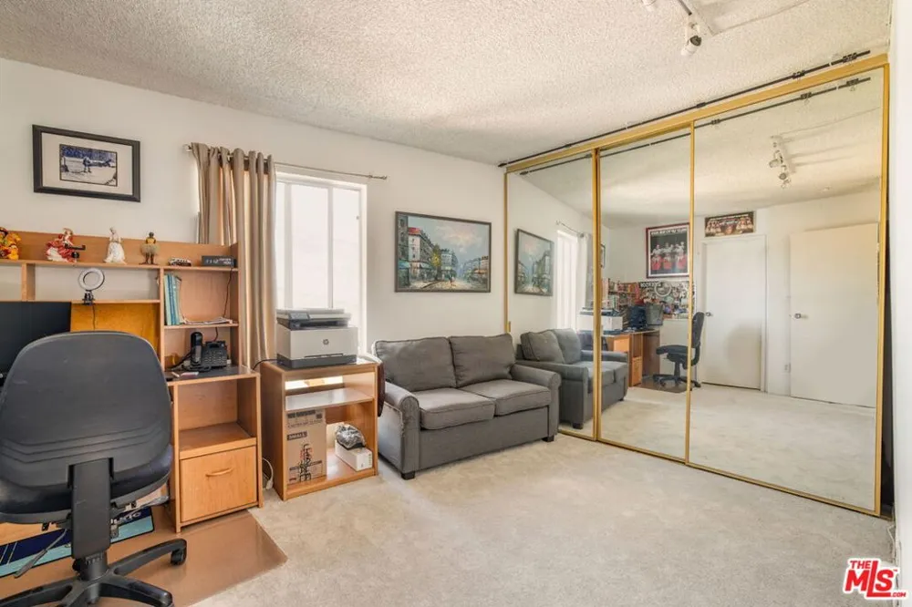 4242 Stansbury Avenue #116 Sherman Oaks, CA 91423