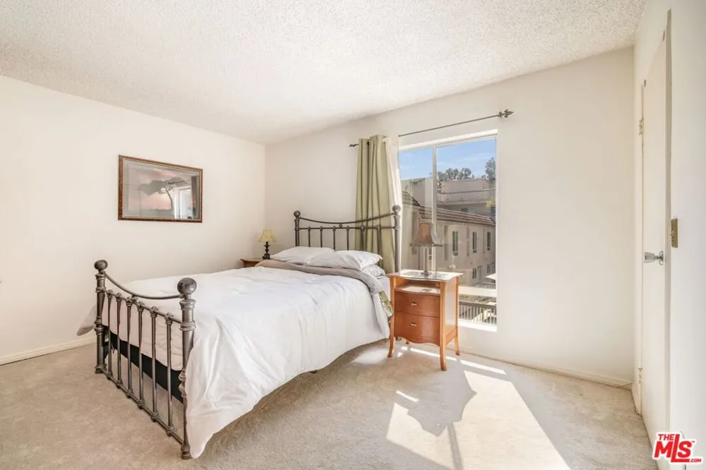 4242 Stansbury Avenue #116 Sherman Oaks, CA 91423
