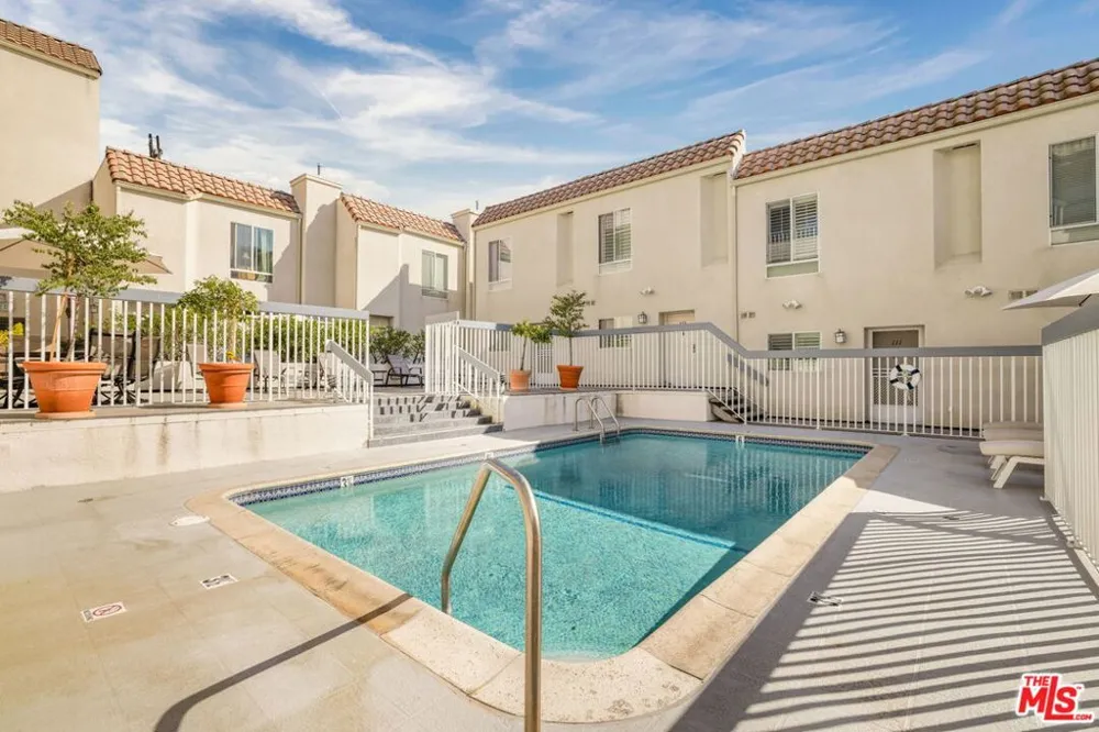 4242 Stansbury Avenue #116 Sherman Oaks, CA 91423