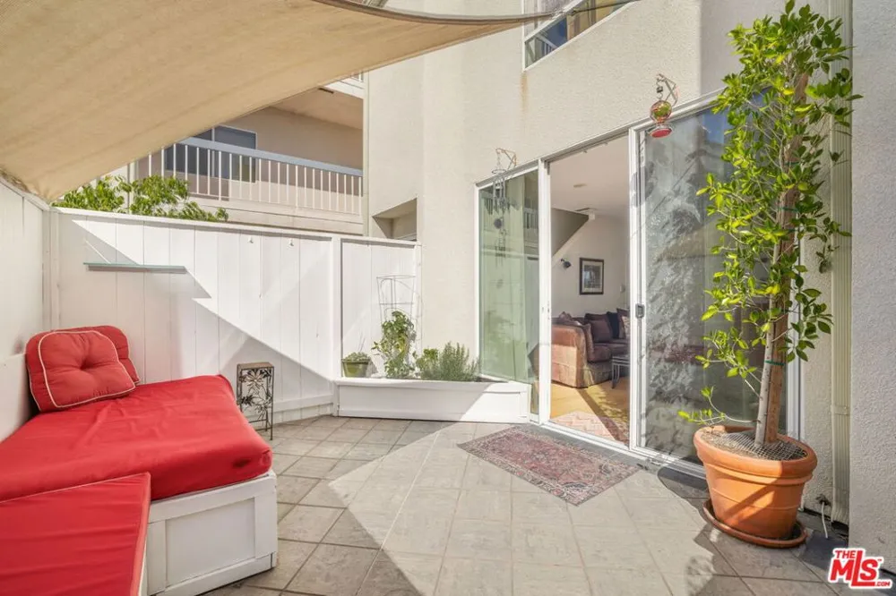 4242 Stansbury Avenue #116 Sherman Oaks, CA 91423