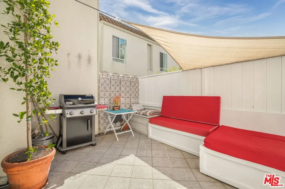 4242 Stansbury Avenue #116 Sherman Oaks, CA 91423