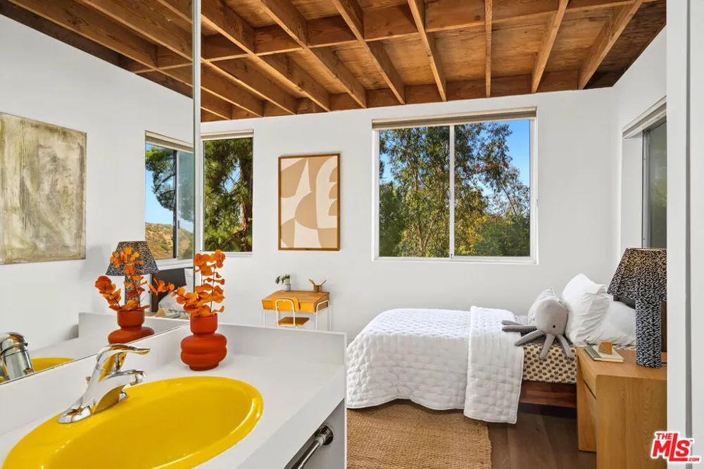 23685 Clover Trail Calabasas, CA 91302