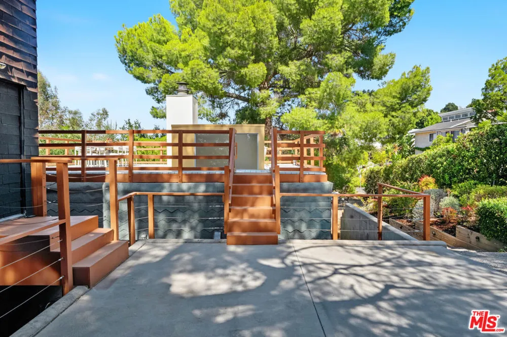 23685 Clover Trail Calabasas, CA 91302