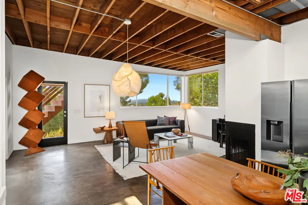 23685 Clover Trail Calabasas, CA 91302