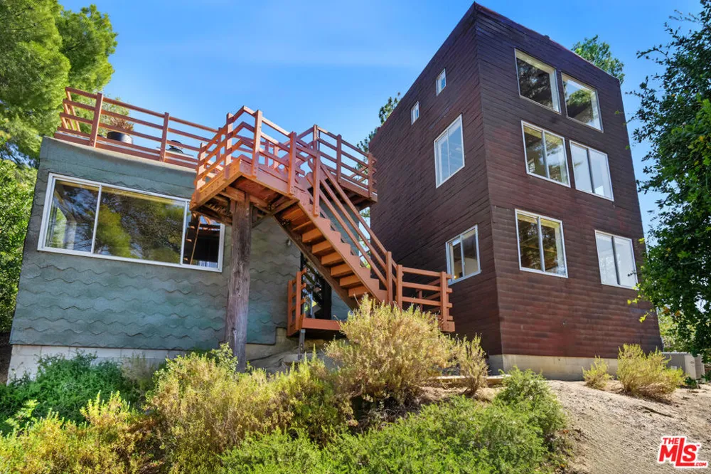 23685 Clover Trail Calabasas, CA 91302