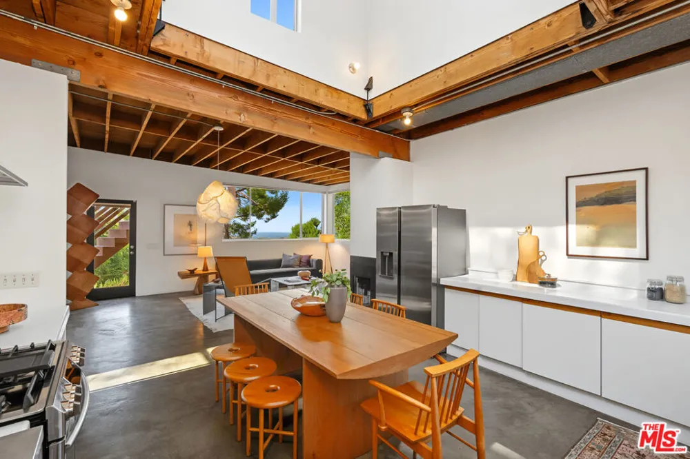 23685 Clover Trail Calabasas, CA 91302