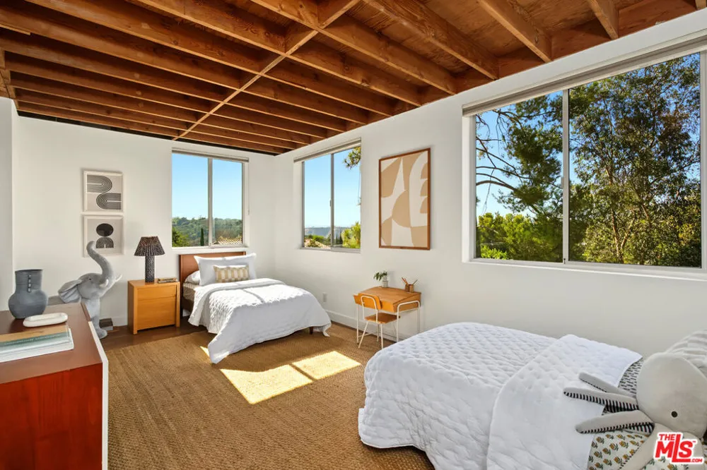 23685 Clover Trail Calabasas, CA 91302
