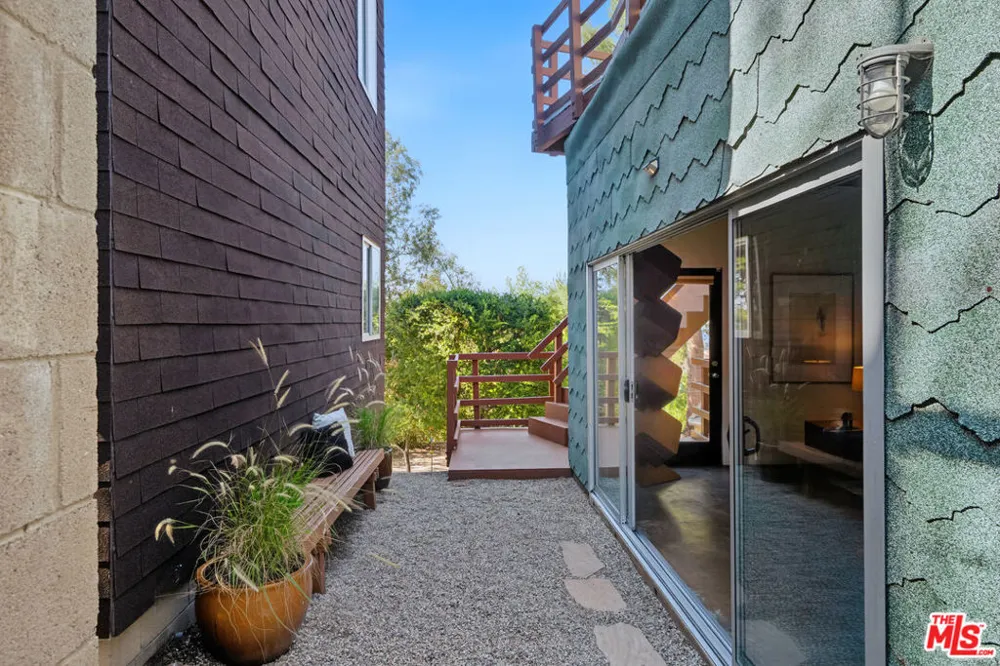 23685 Clover Trail Calabasas, CA 91302