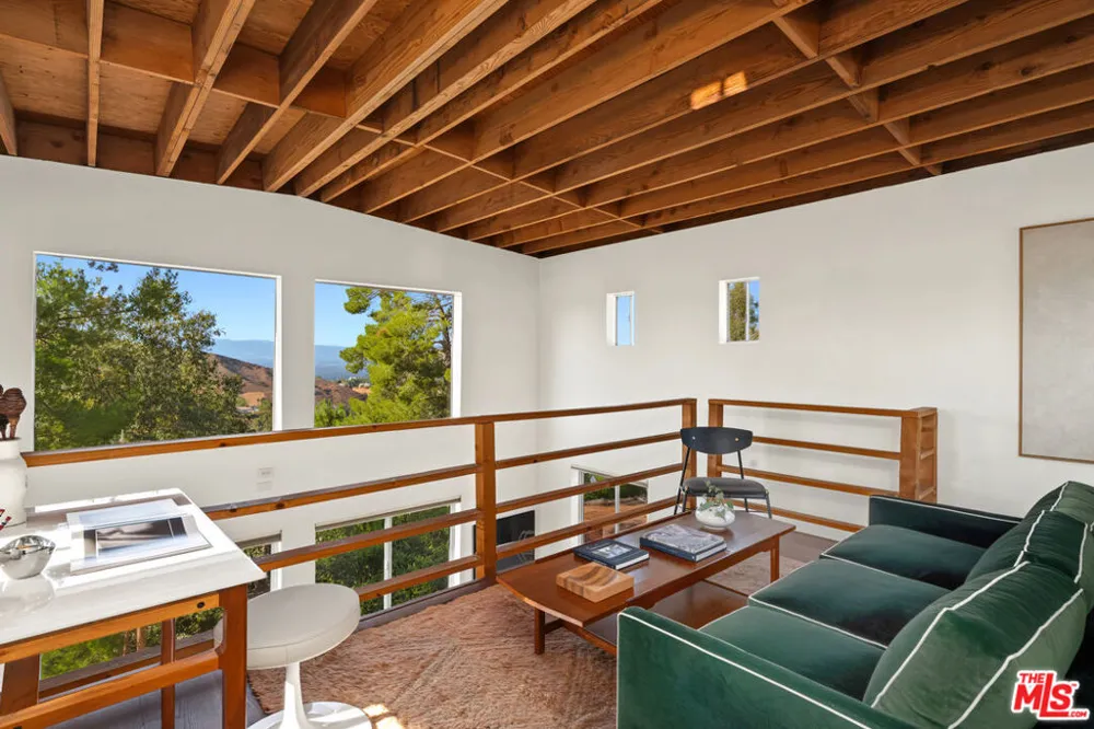 23685 Clover Trail Calabasas, CA 91302