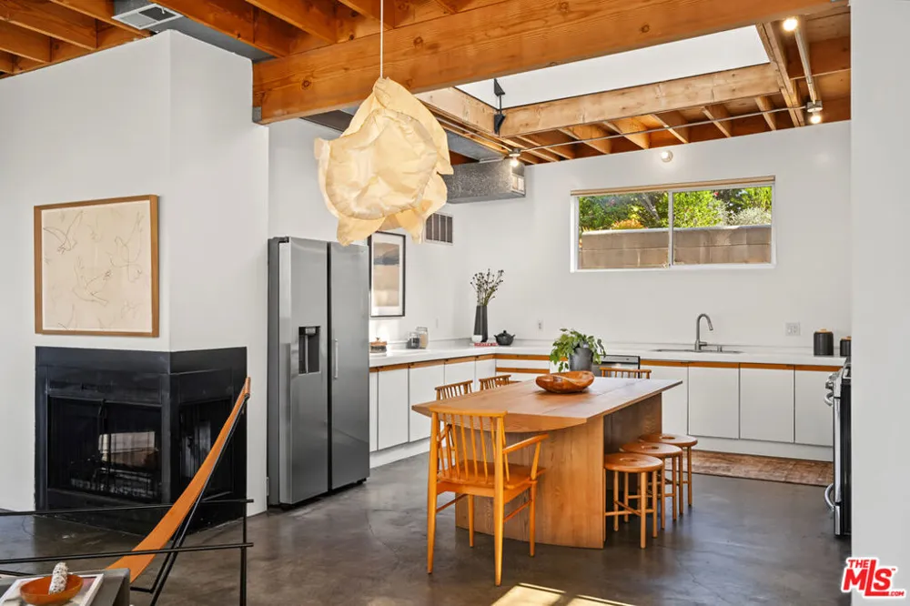23685 Clover Trail Calabasas, CA 91302
