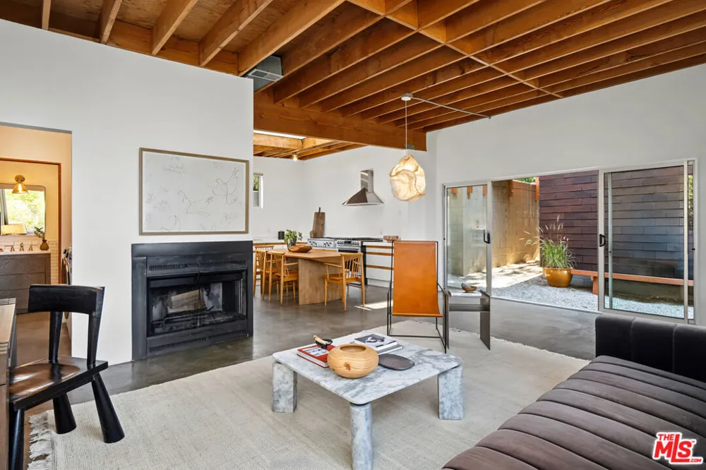 23685 Clover Trail Calabasas, CA 91302