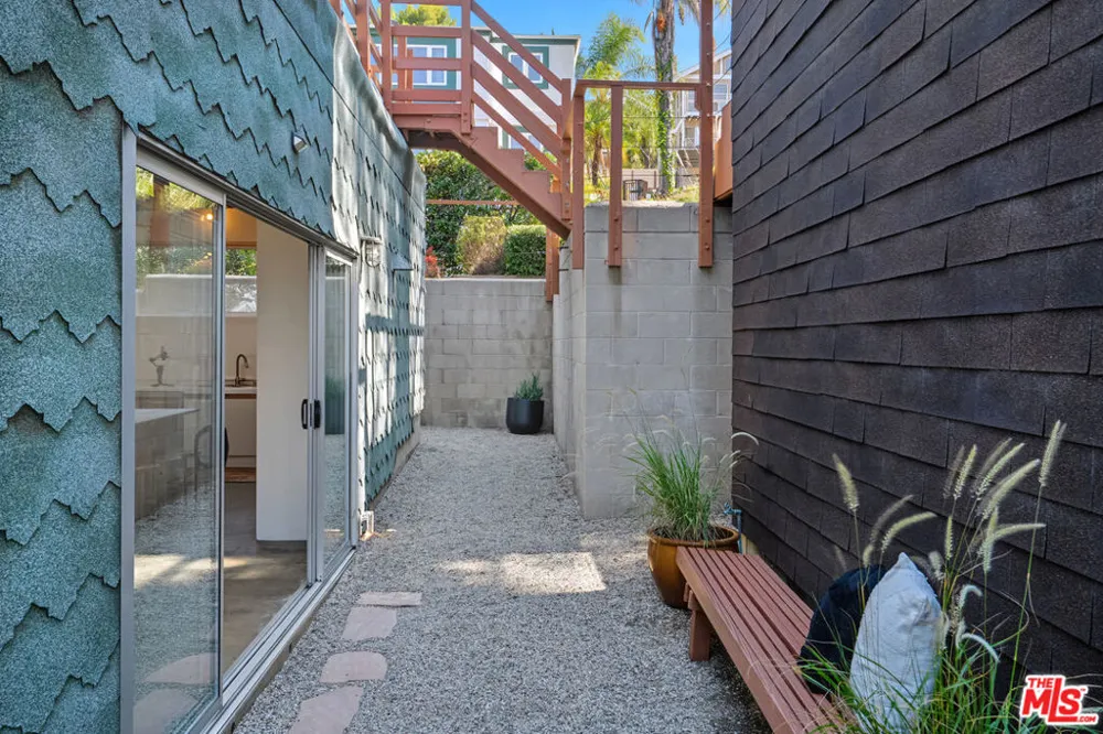 23685 Clover Trail Calabasas, CA 91302