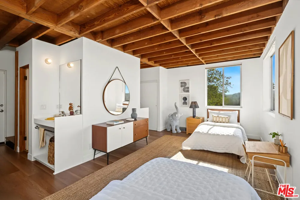 23685 Clover Trail Calabasas, CA 91302