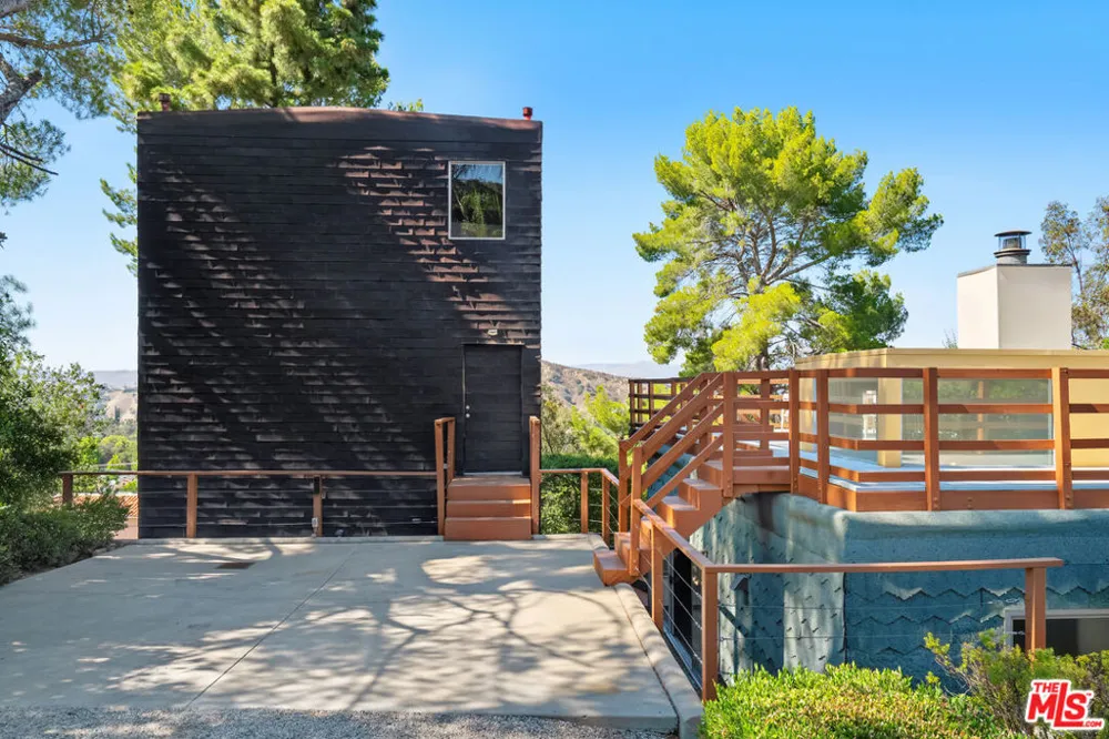 23685 Clover Trail Calabasas, CA 91302