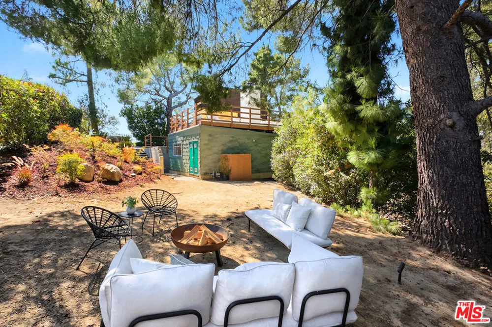 23685 Clover Trail Calabasas, CA 91302