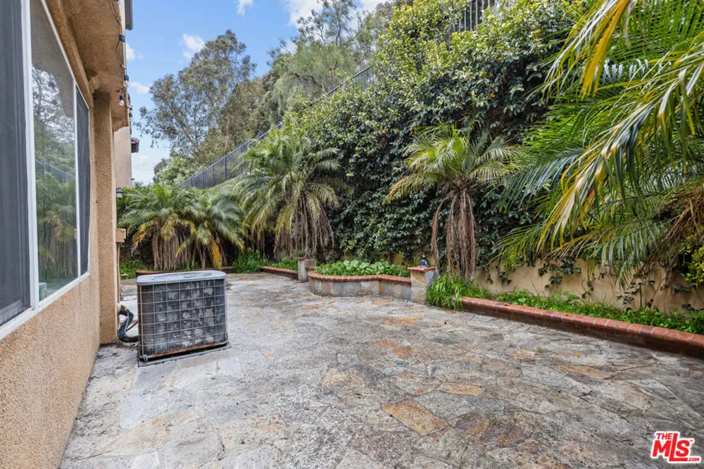 9108 S Heritage Way Inglewood, CA 90305