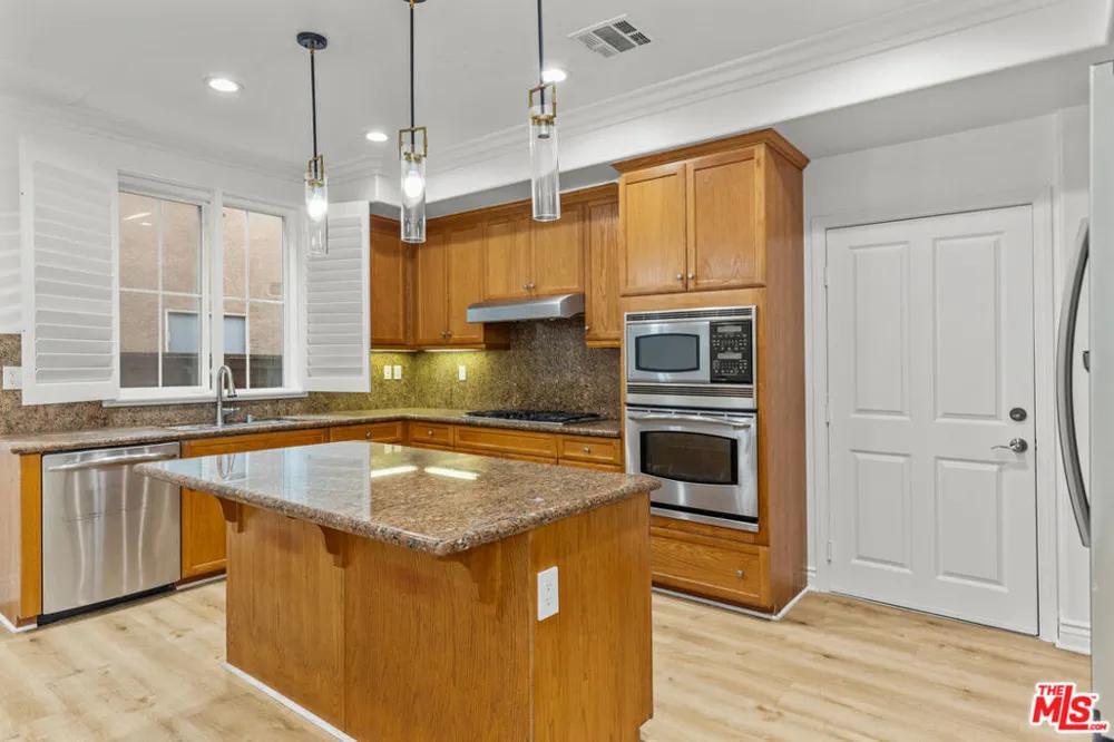 9108 S Heritage Way Inglewood, CA 90305