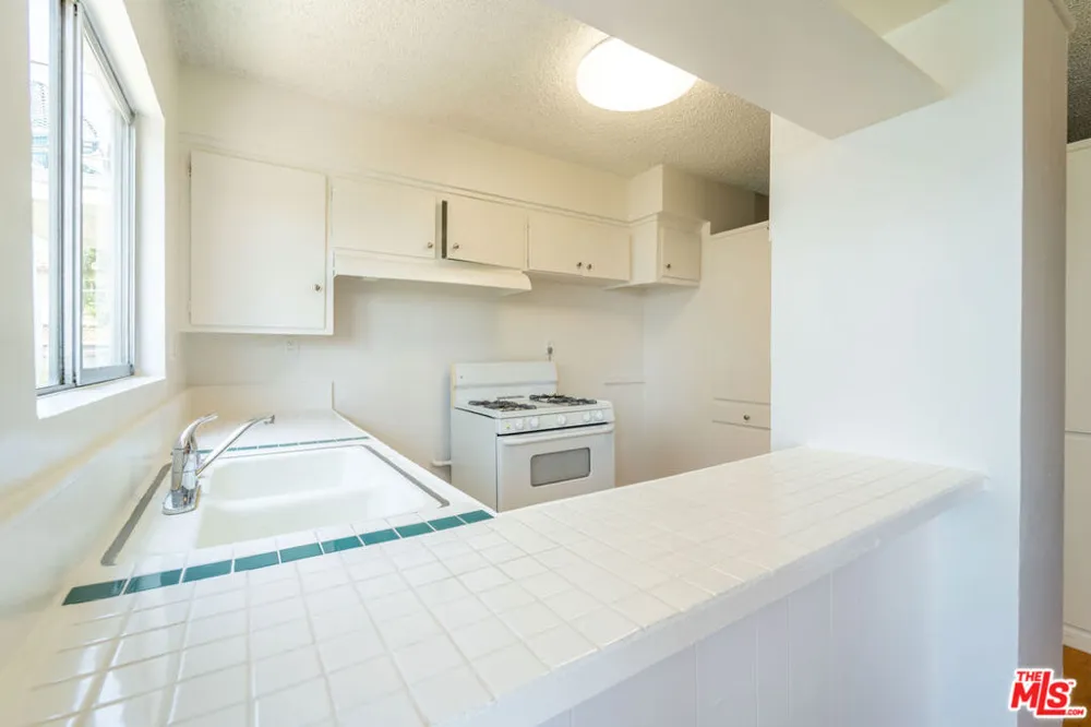 941 San Vicente Boulevard #1 West Hollywood, CA 90069