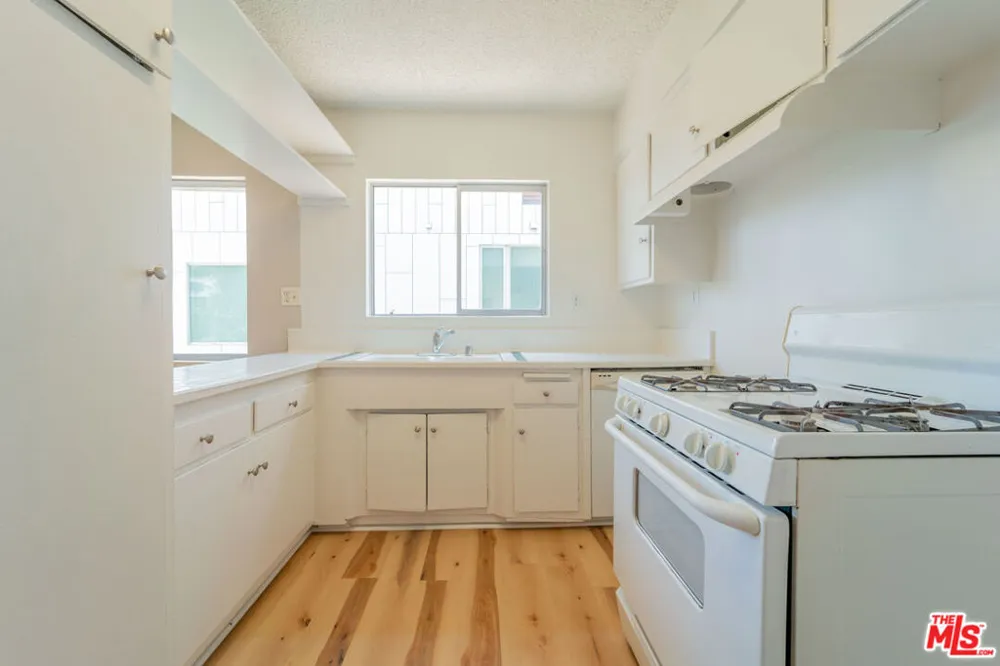 941 San Vicente Boulevard #1 West Hollywood, CA 90069