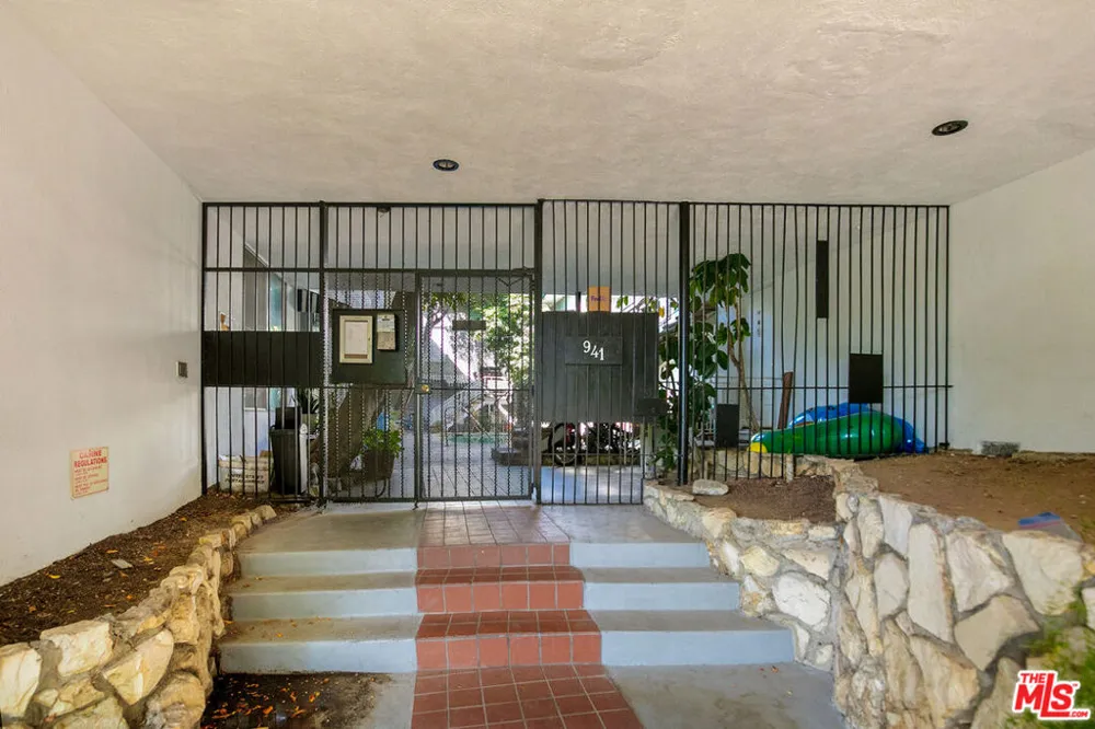 941 San Vicente Boulevard #1 West Hollywood, CA 90069
