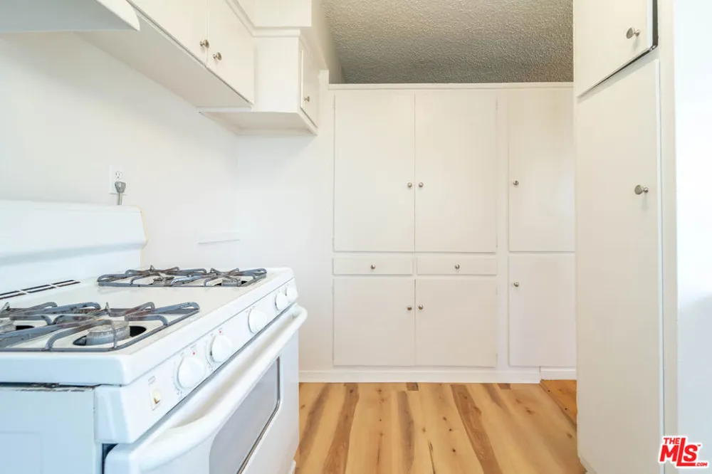 941 San Vicente Boulevard #1 West Hollywood, CA 90069