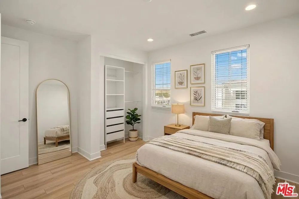 24198 Camino Cascada Valencia, CA 91354
