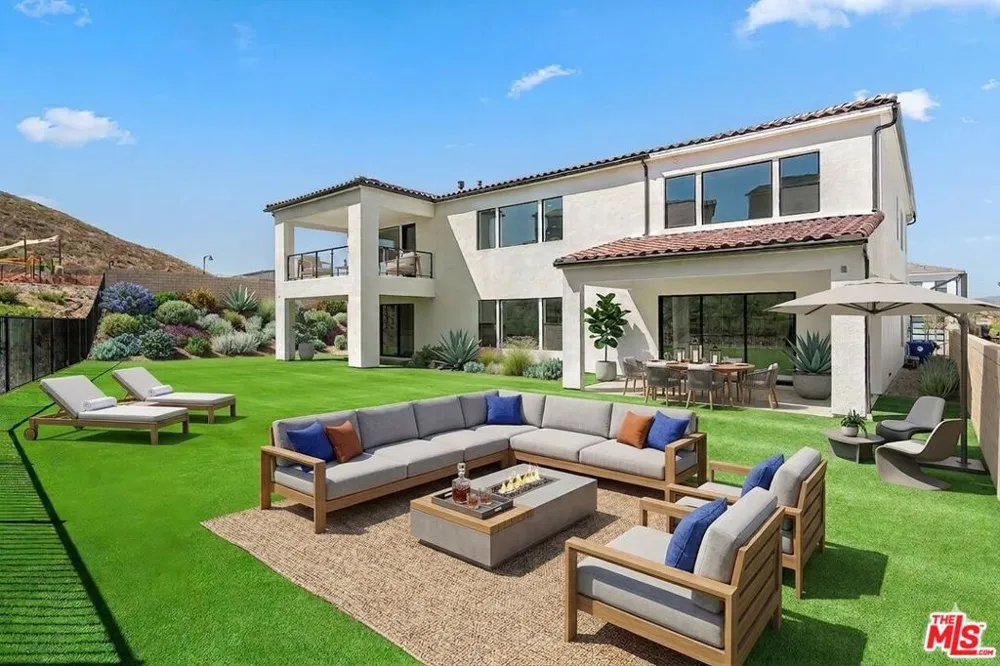 24198 Camino Cascada Valencia, CA 91354