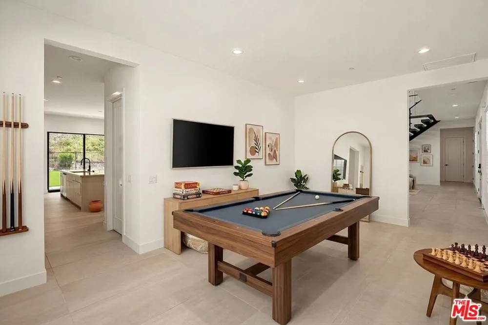 24198 Camino Cascada Valencia, CA 91354