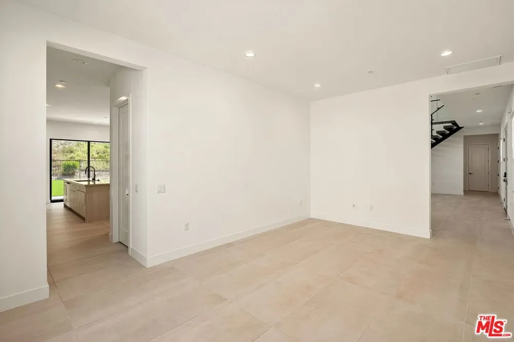 24198 Camino Cascada Valencia, CA 91354